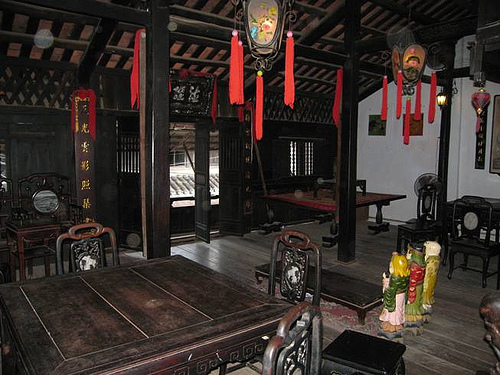 phung-hung-old-house