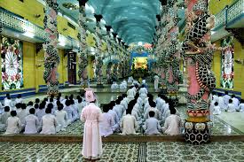 il-tempio-della-religione-caodaismo-a-tay-ninh-vietnam-una-religione-sincretica