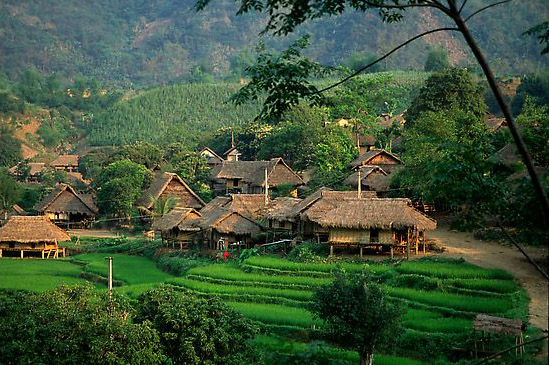 pernottamento-a-mai-chau-nei-villaggi-di-thai-bianchi-trekking-nei-villaggi-lac-pom-coong-e-nel-parco-nazionale-pu-luong