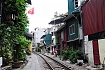 la ferrovia di Hanoi, sosta e passeggiata su binario della storia coloniale del Vietnam