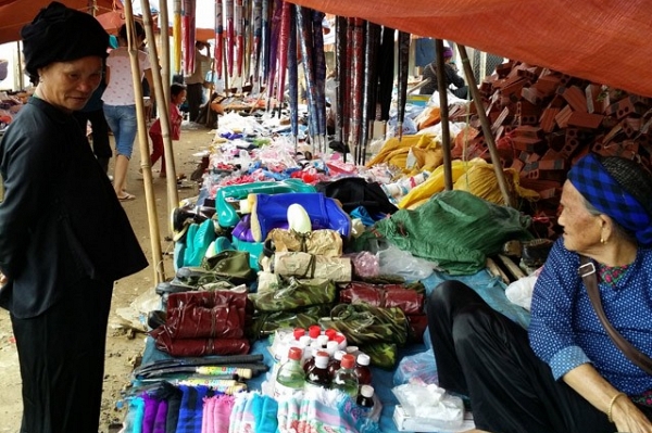 il-mercato-di-muong-khuong-a-domenica